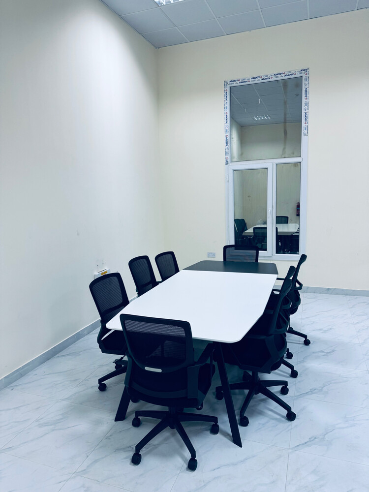 Meeting table (brand new) - 7