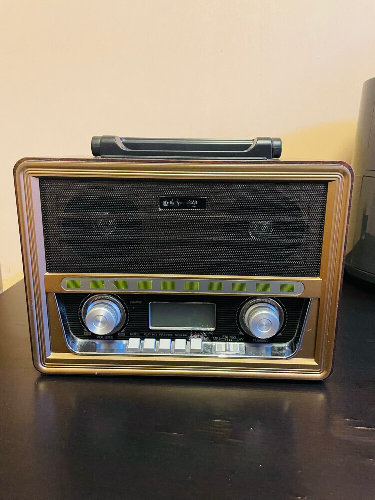 Geepas Vintage style speaker - 3