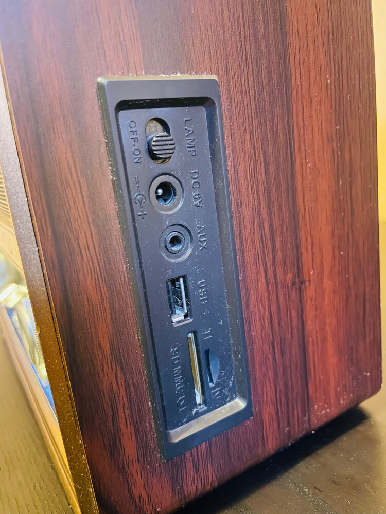Geepas Vintage style speaker - 2