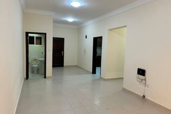 Building 10 2bhk Available - 3