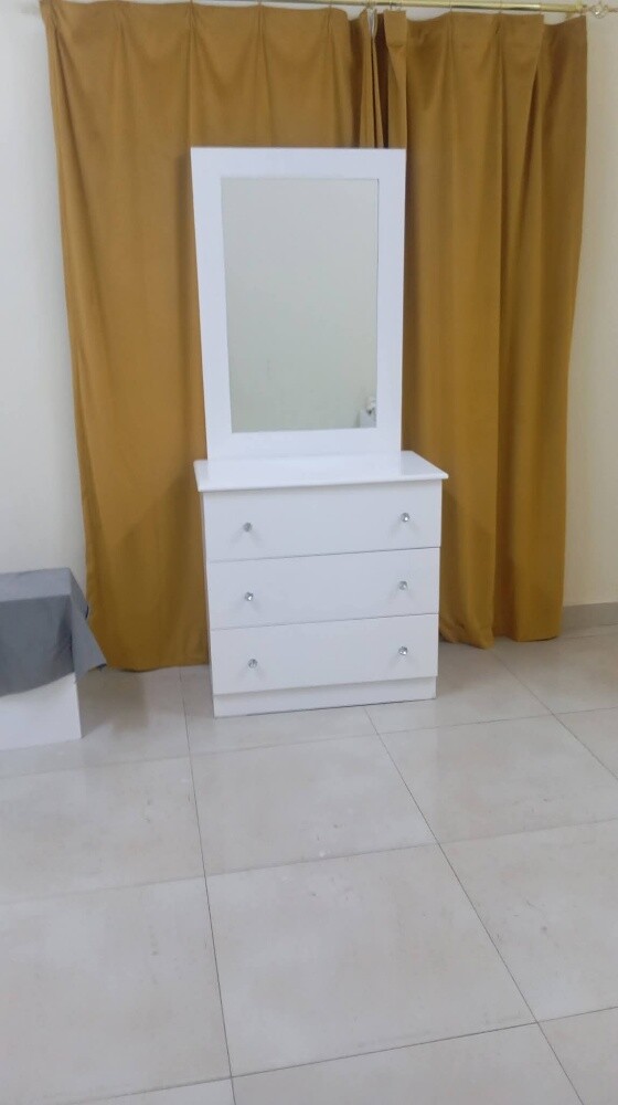طاولة تزيين متاحة للبيع - 5