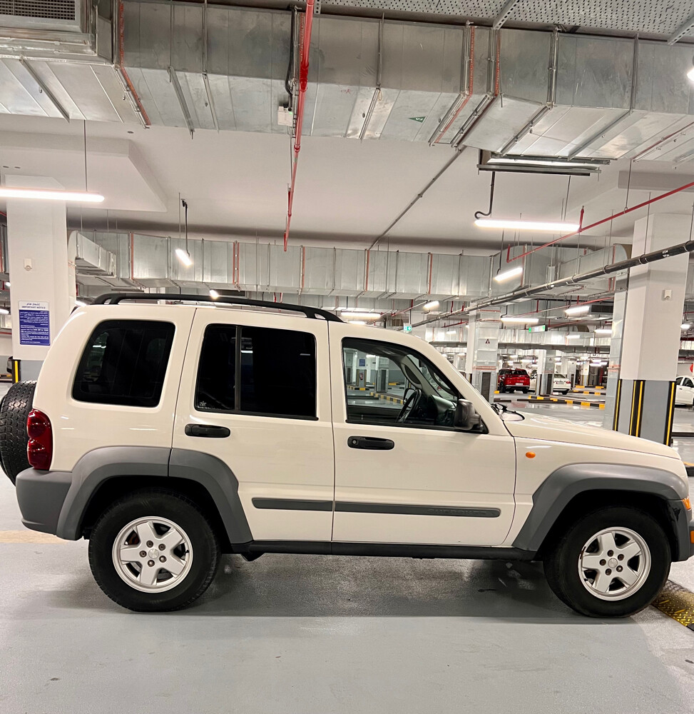 jeep cherockee 2005 4*4  - 7