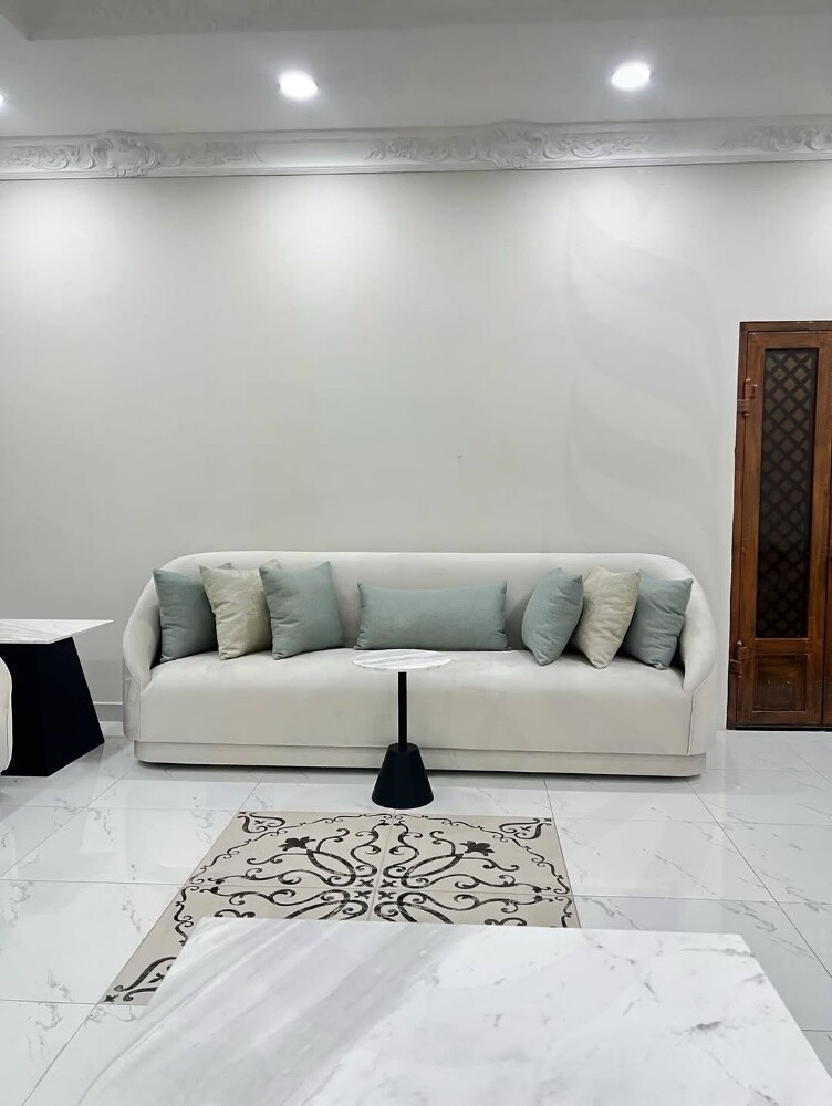 Sofa's &Chairs - 1