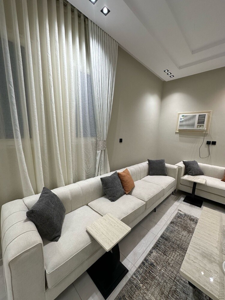 Sofa's &Chairs - 7