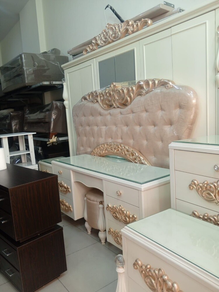 Bedroom seat available - 6