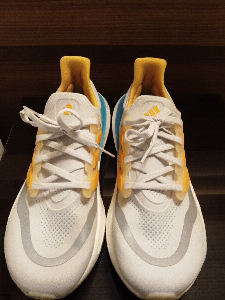 Adidas Ultraboost Light Size 42 - 2