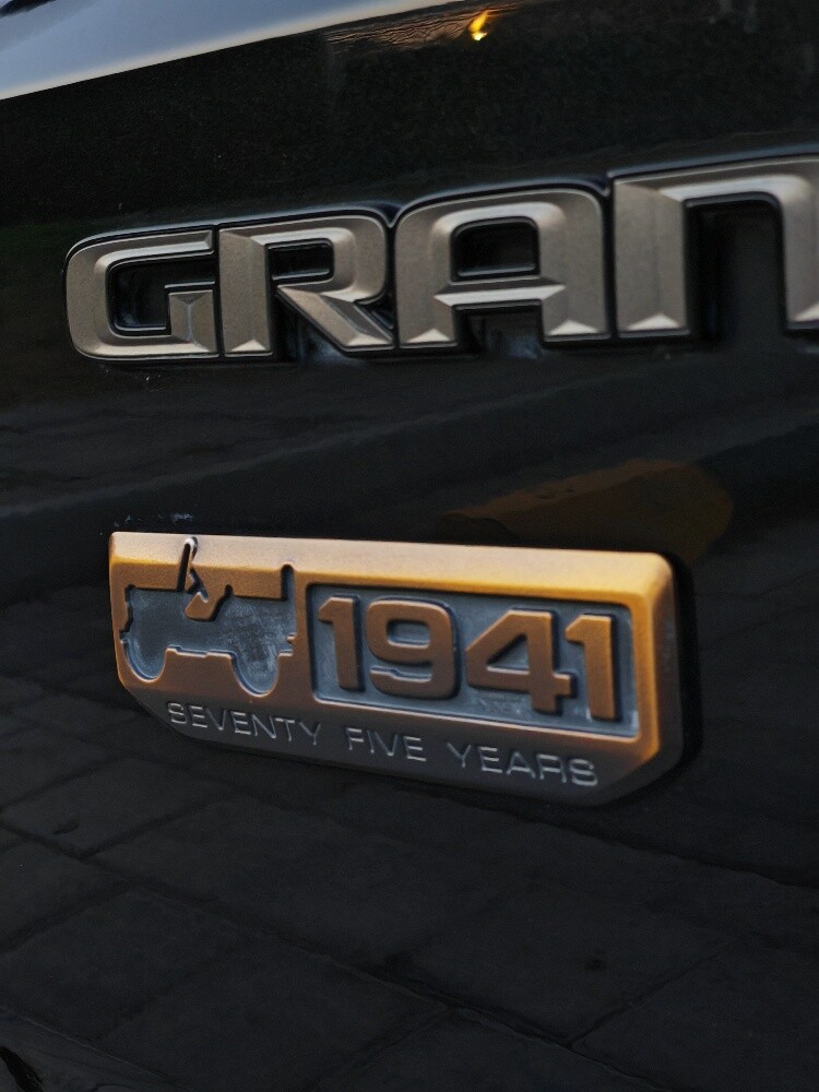 Jeep 75th Anniversary Edition 61km - 2
