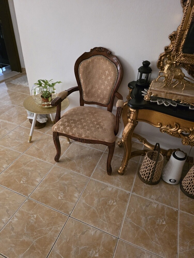 طاولة و مراية و كراسي للديكور - 2