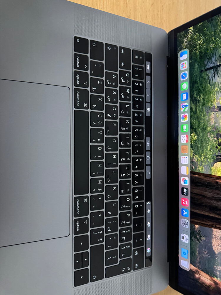 MacBook Pro core i7,toucbar Retina  - 4