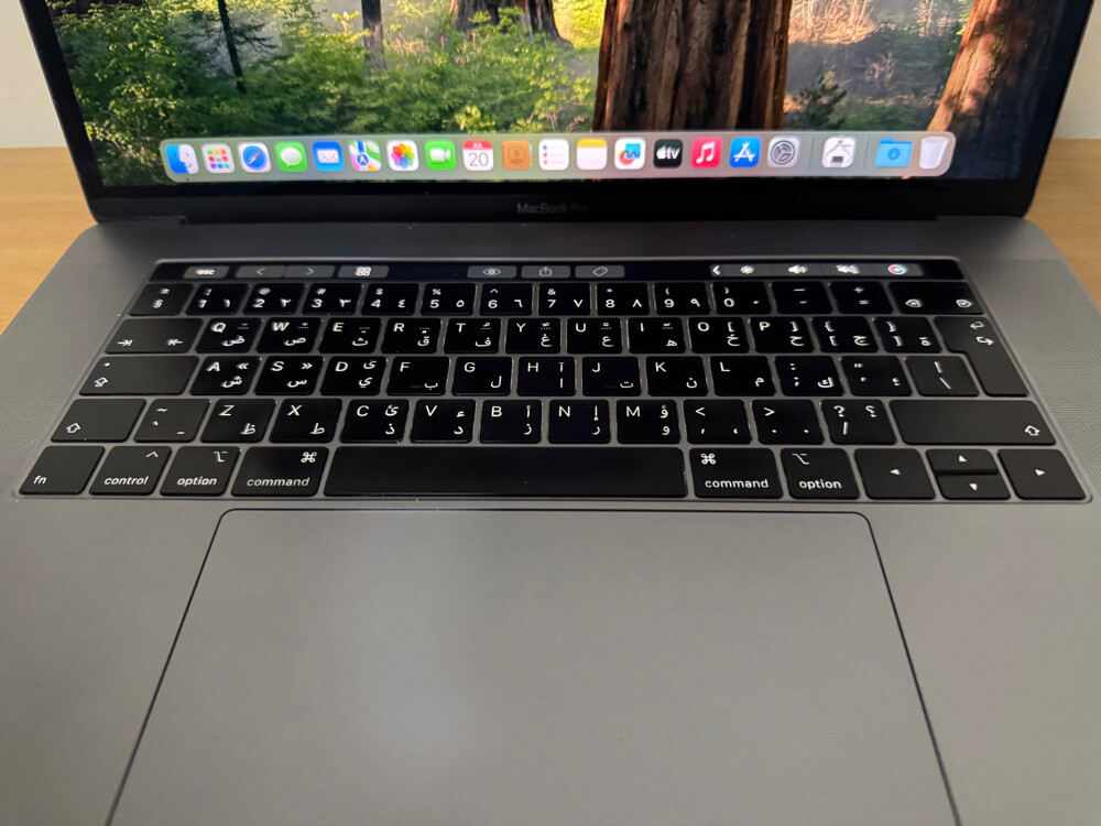 MacBook Pro core i7,toucbar Retina  - 3