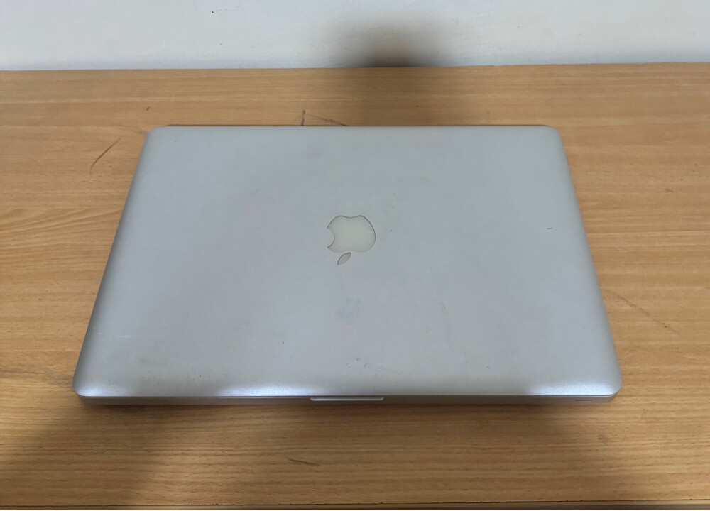 MacBook Pro 15 inch big screen size - 3