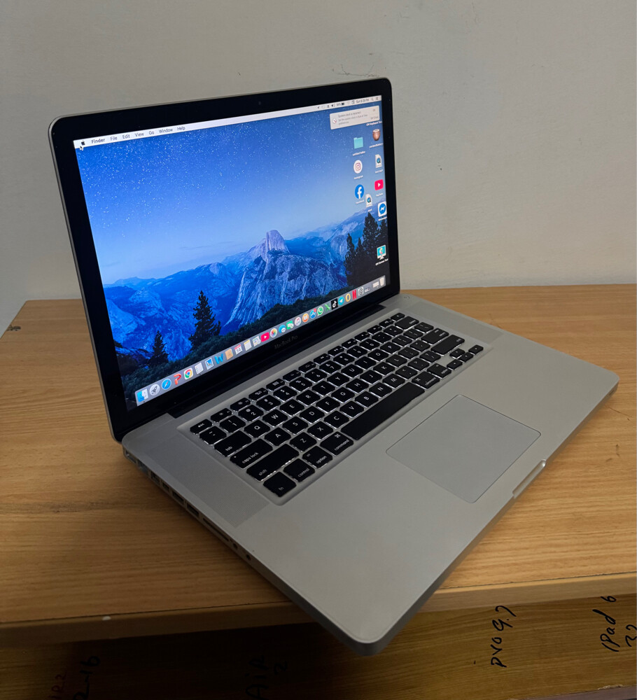 MacBook Pro 15 inch big screen size - 2