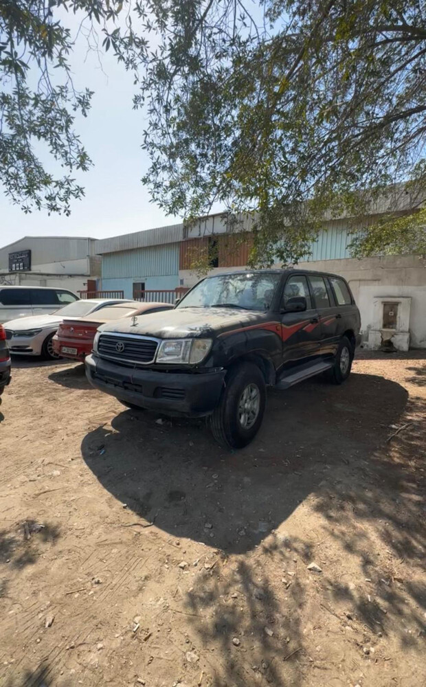 Land cruiser scrap parts - 1