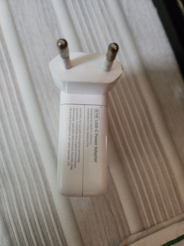 MacBook adapter - 2
