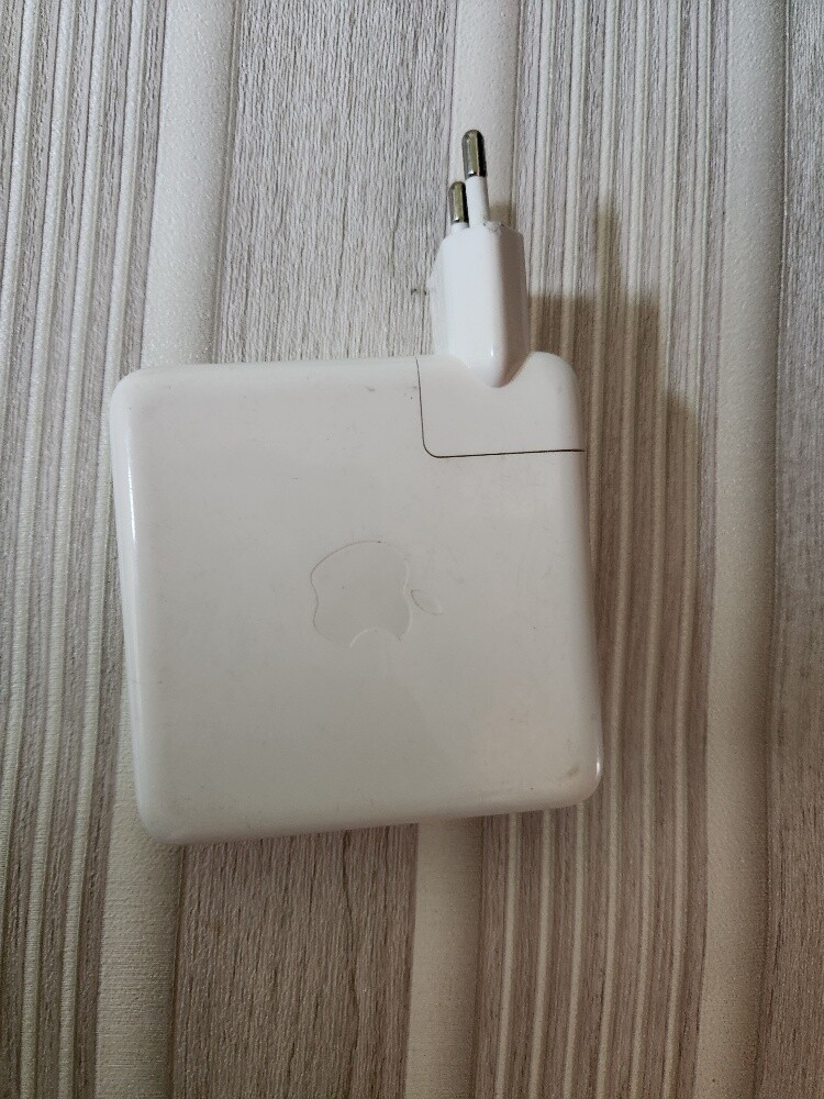 MacBook adapter - 1