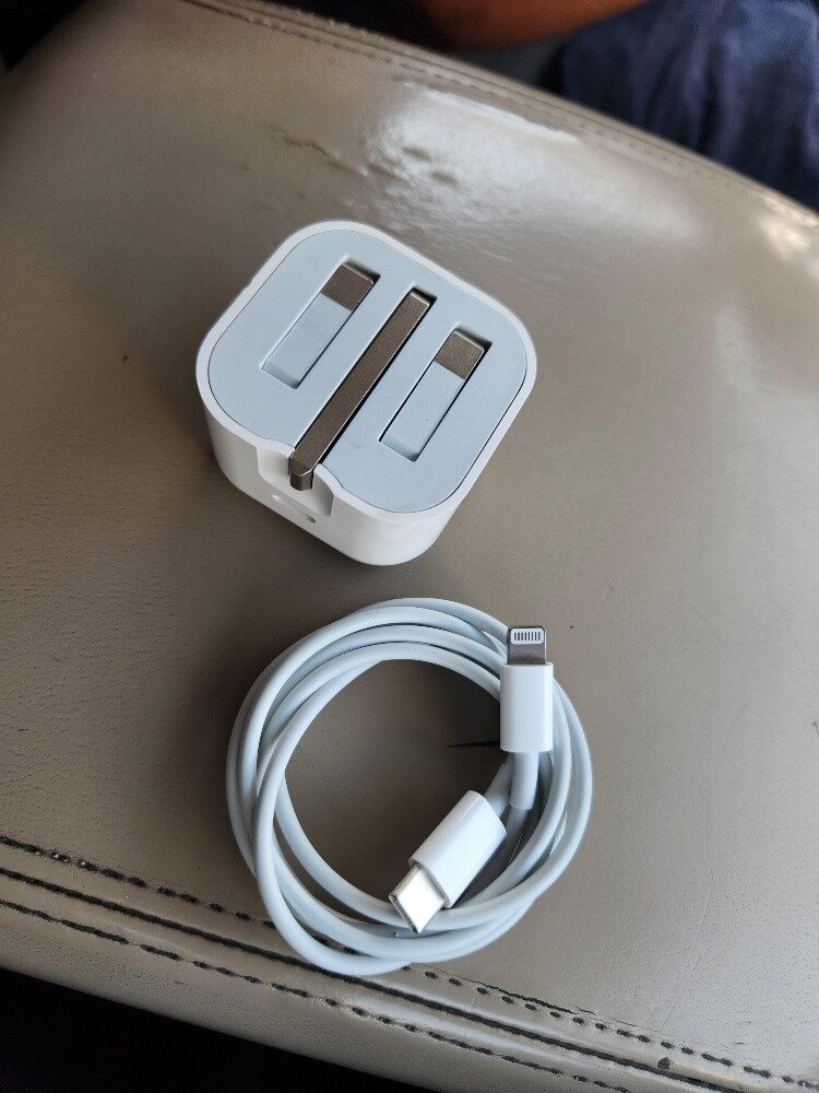Apple 20w charger original - 2
