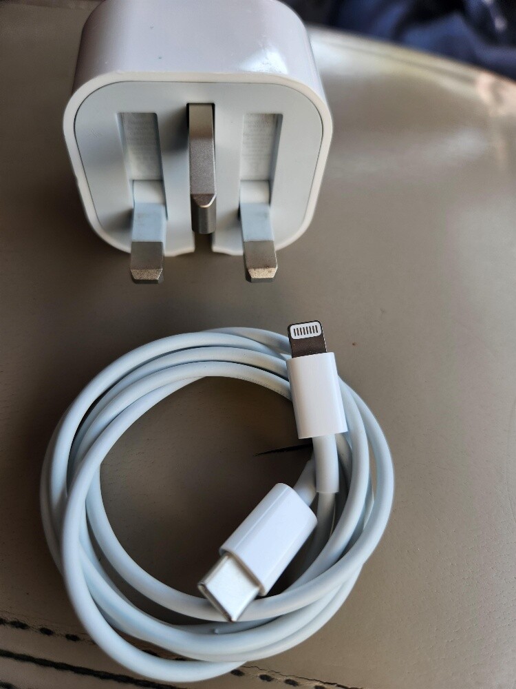 Apple 20w charger original - 3