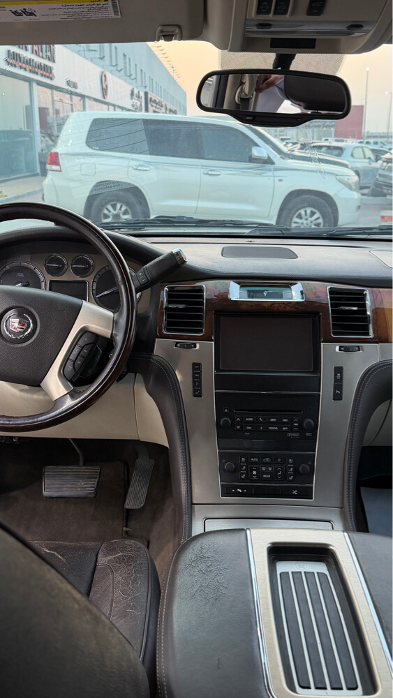 Cadillac Escalade - 4