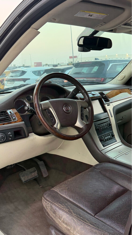 Cadillac Escalade - 3