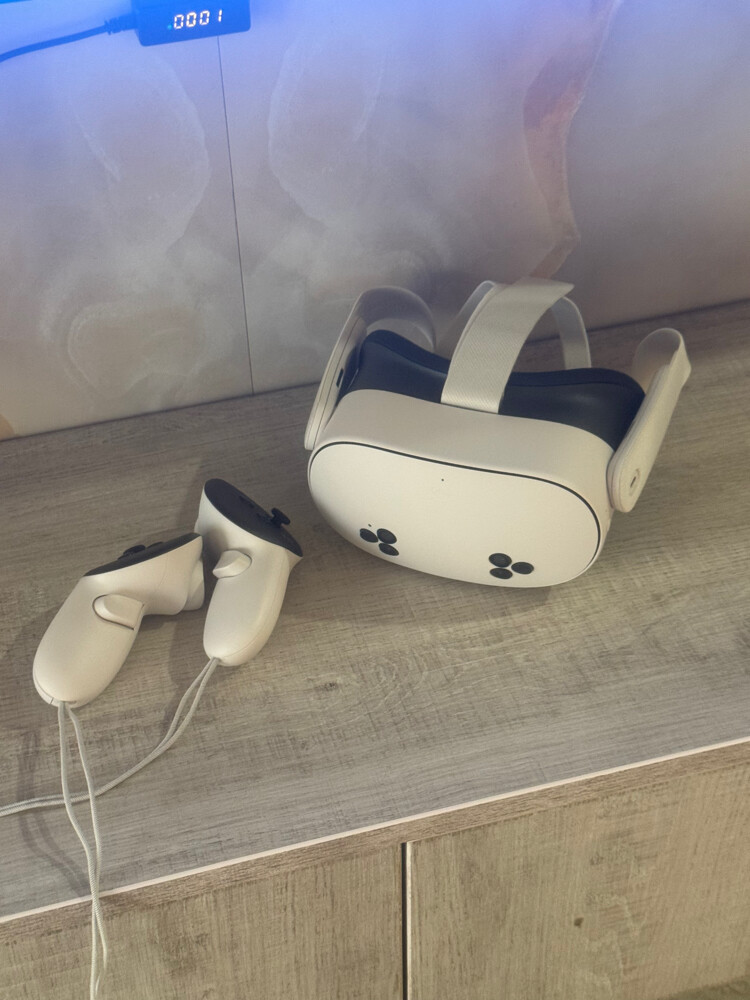 VR - 1