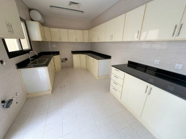 Brand-New Villa in Al Thumama - 9