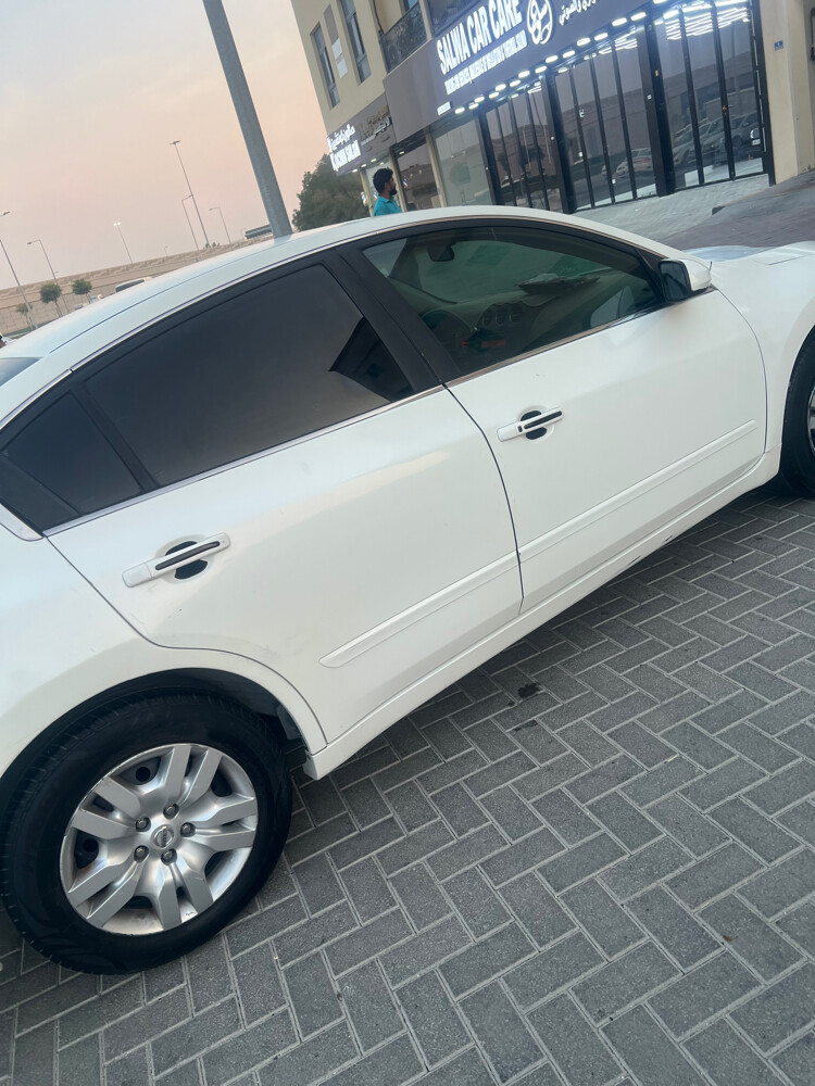 Nissan Altima  - 5
