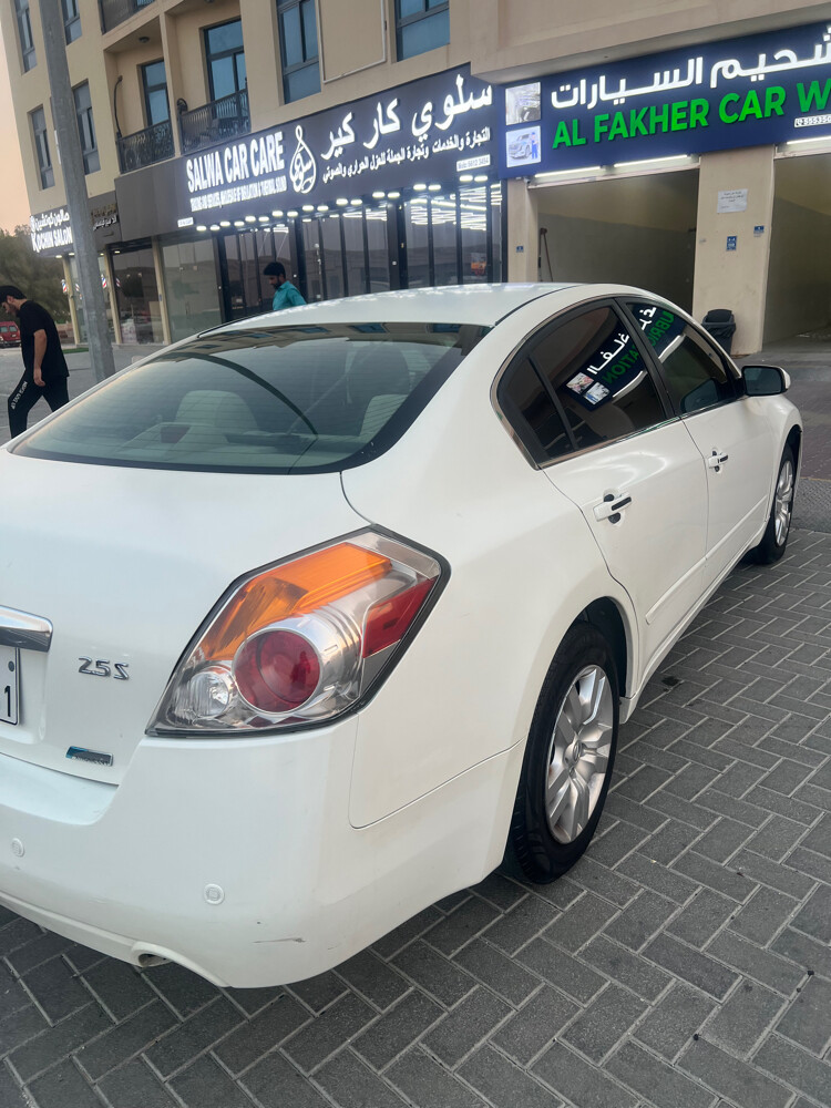 Nissan Altima  - 3