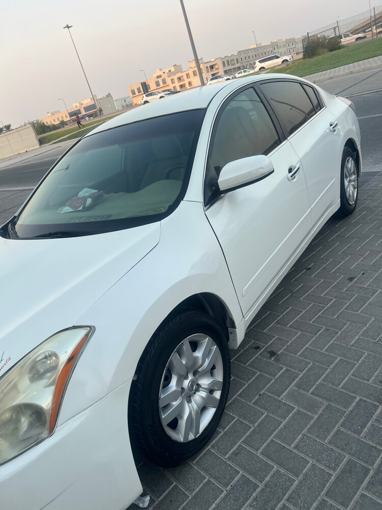 Nissan Altima  - 7