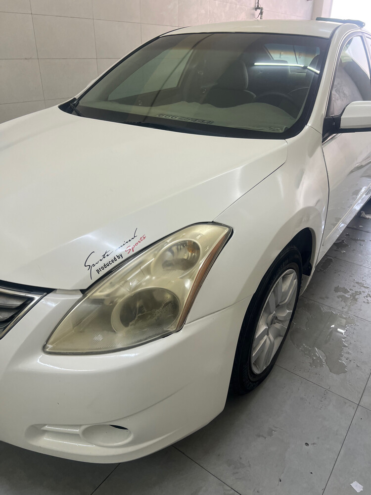 Nissan Altima  - 4
