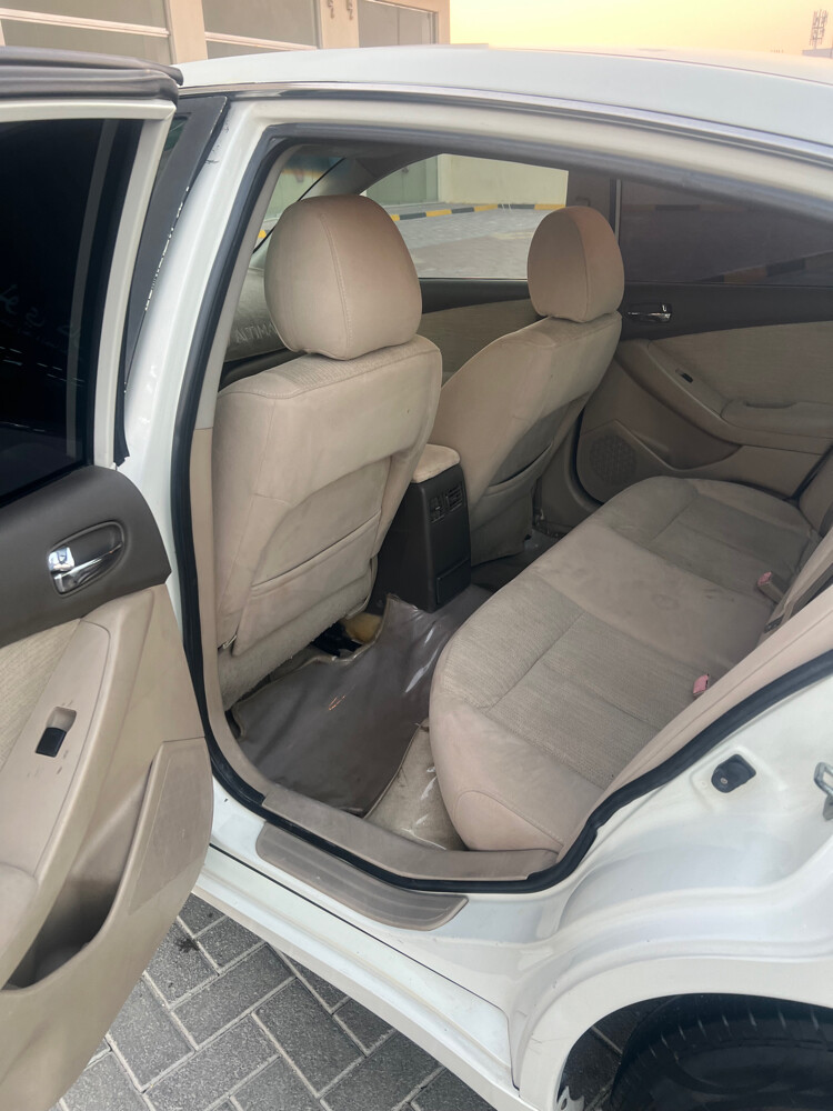 Nissan Altima  - 2