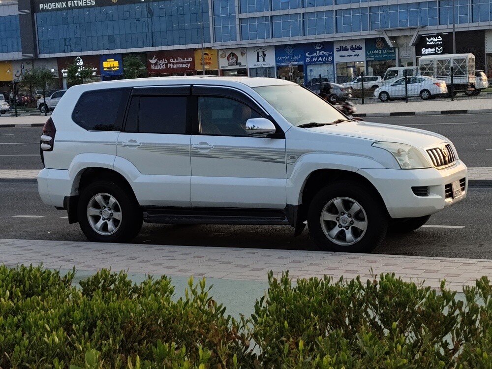 pradoo 2003 model with sunroof - 9