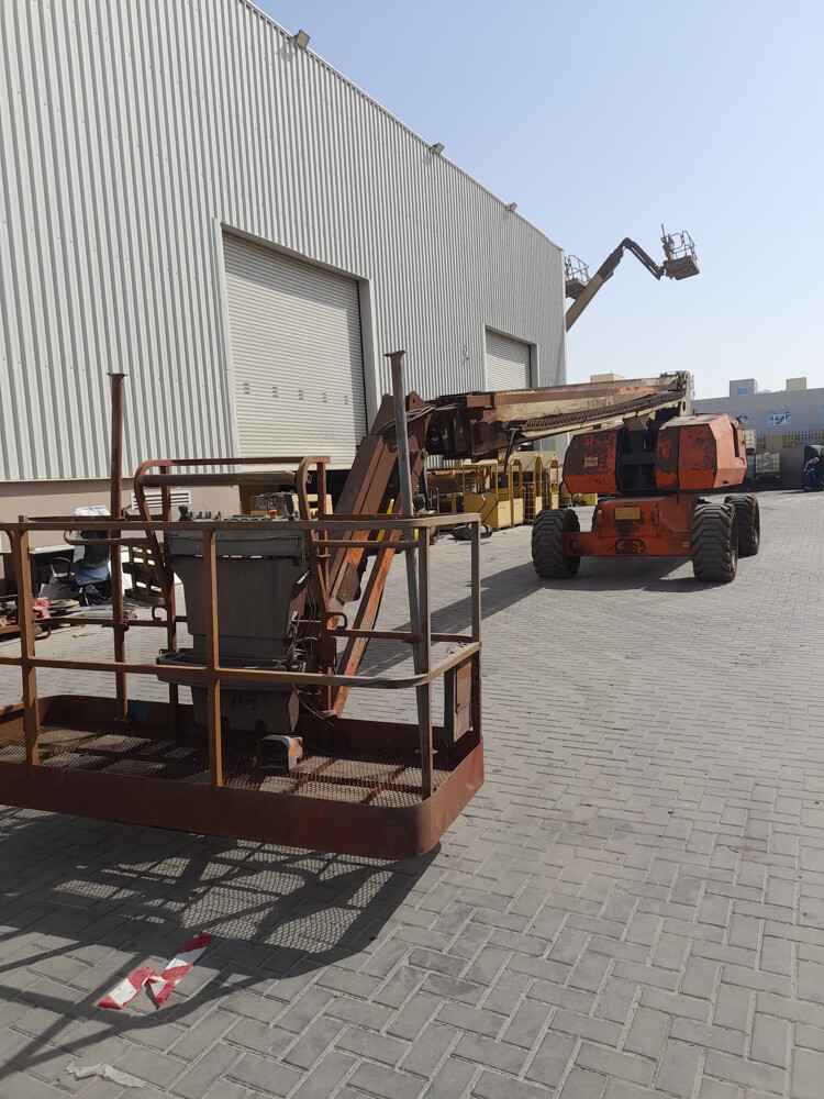 Man Lift Cherry Picker 28 Mtr - 2
