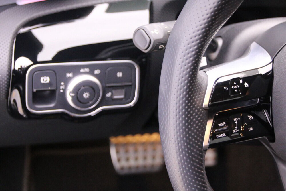 mercedes-benz cla 200 black  - 5