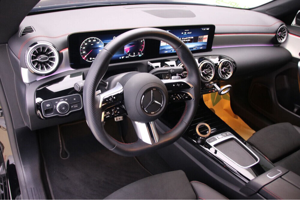 mercedes-benz cla 200 black  - 4