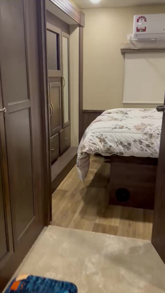 منزل متنقل أمريكي فاخر موديل ٢٠١٩ - 8