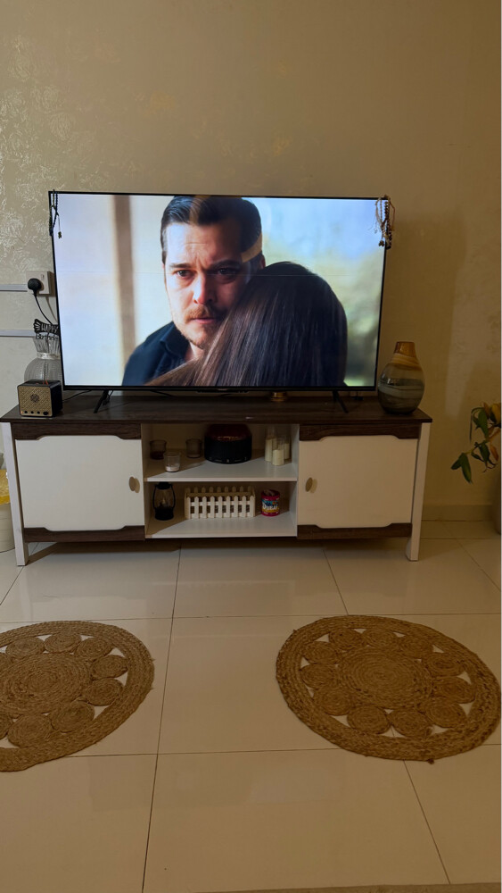 TV Stand – Excellent Condition - 1