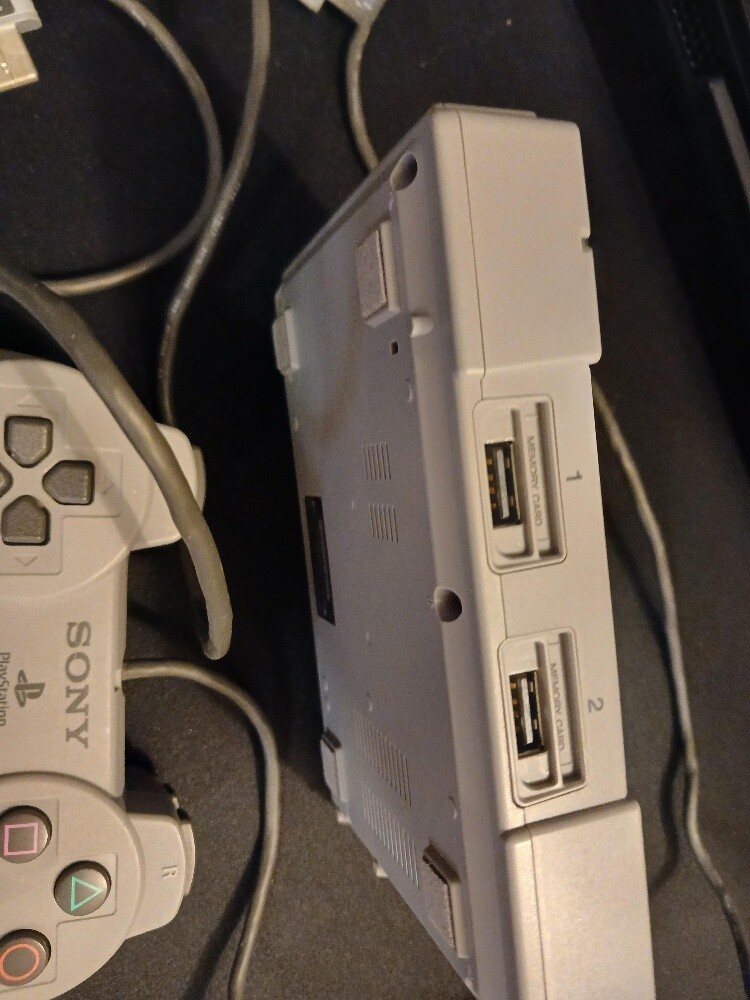 PlayStation 1 Limited edition - 4