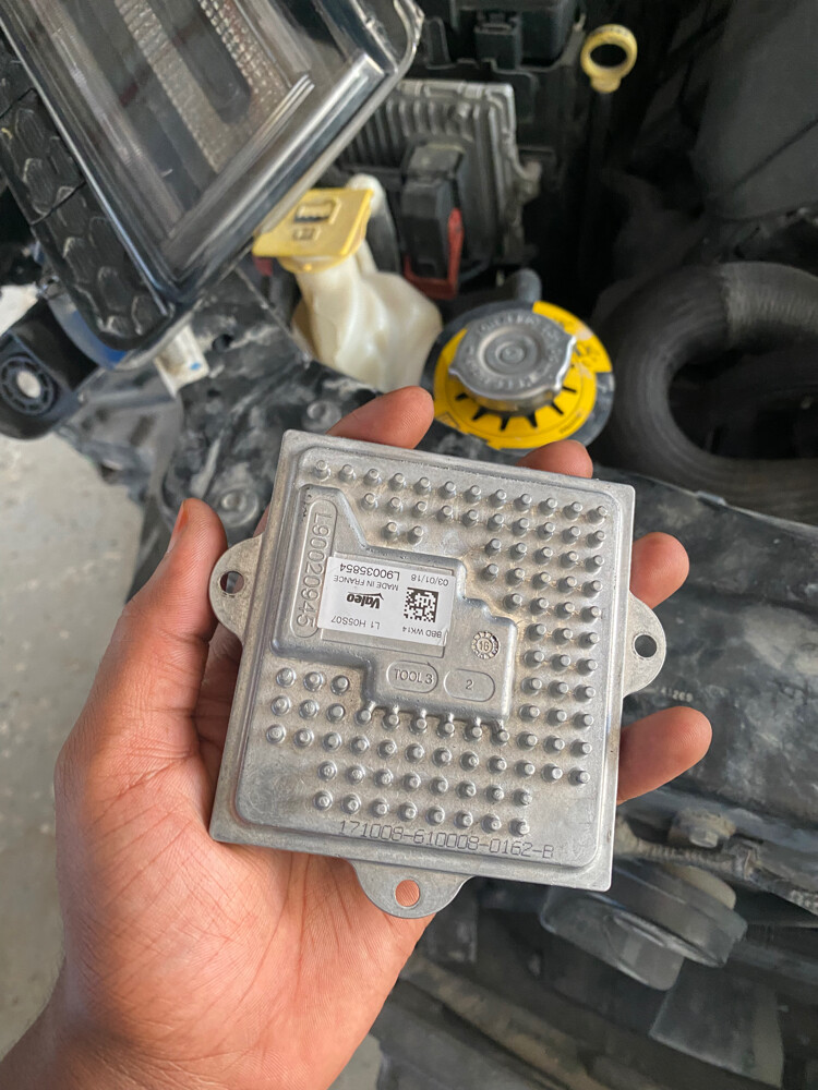 2015 Jeep SRT Right Headlight  - 6