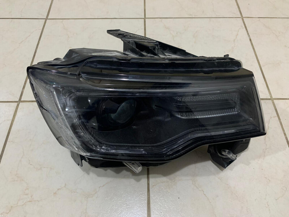 2015 Jeep SRT Right Headlight  - 1