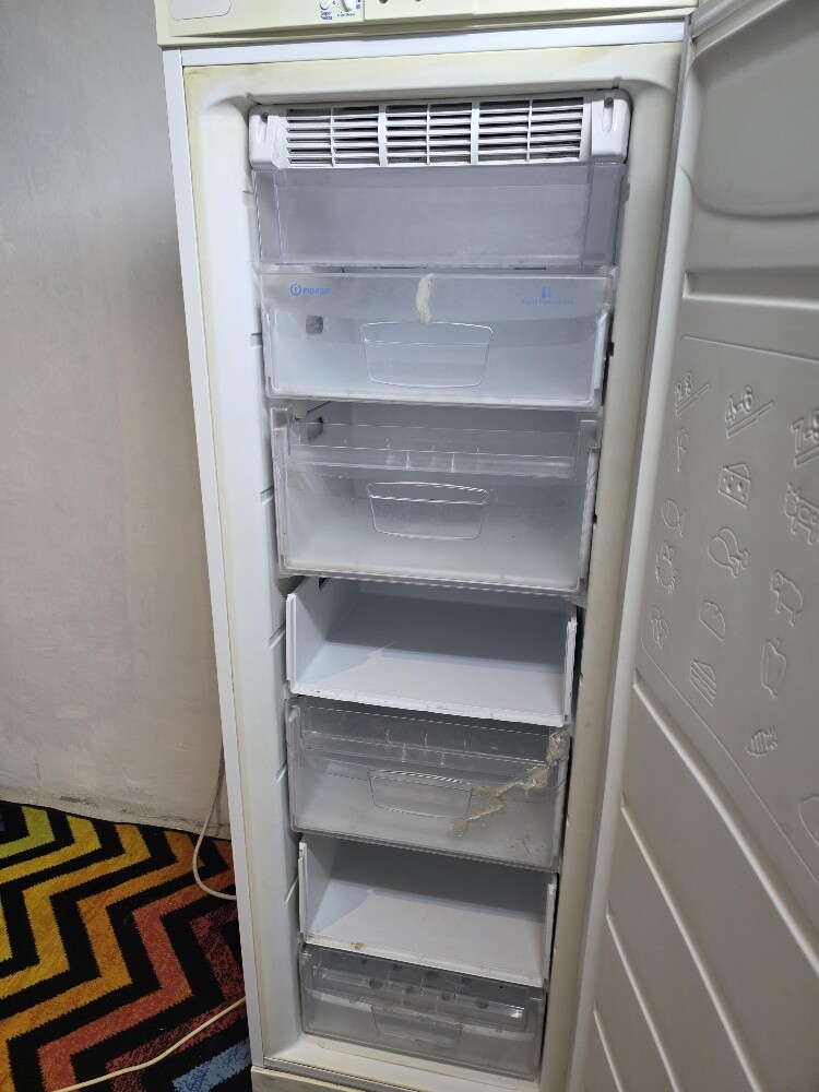 Large 240-liter Indesit Turkish fre - 2