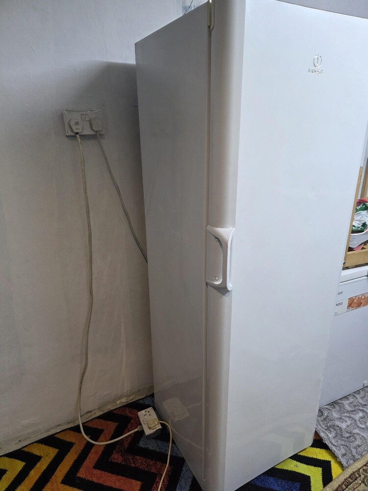 Large 240-liter Indesit Turkish fre - 4