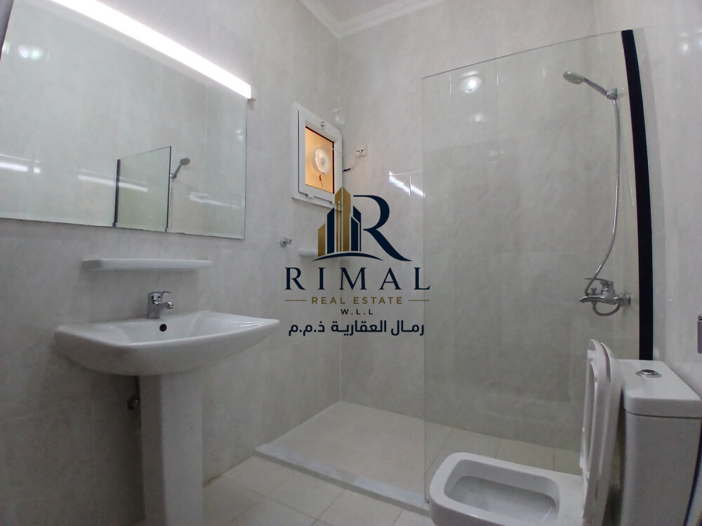 villa for rent in the Al Dafna - 11