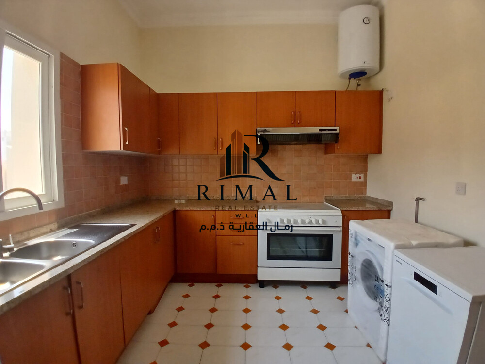 villa for rent in the Al Dafna - 9