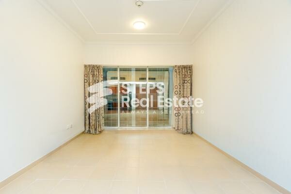 Flat in Central West Bay - 2