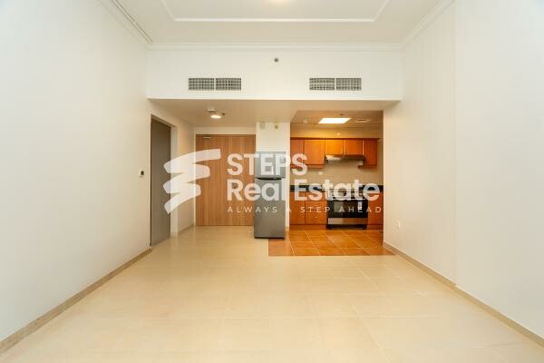 Flat in Central West Bay - 8