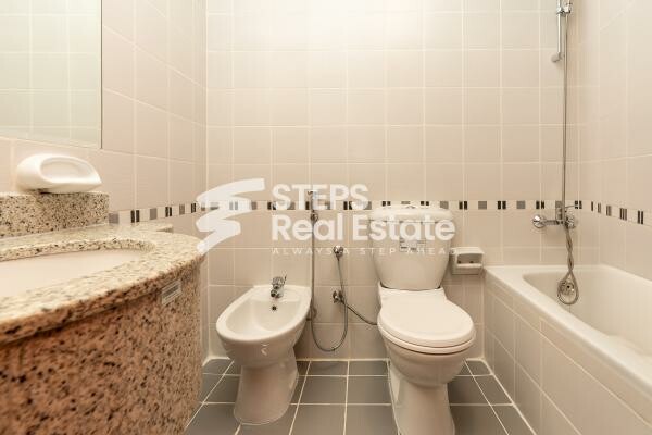 Flat in Central West Bay - 11
