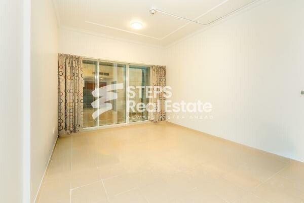 Flat in Central West Bay - 7