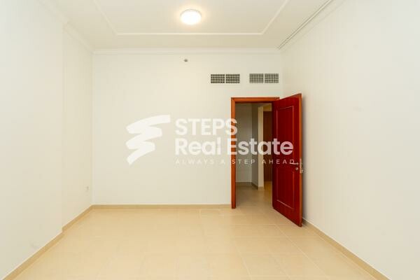 Flat in Central West Bay - 4