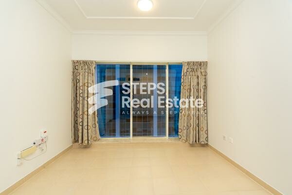 Flat in Central West Bay - 3