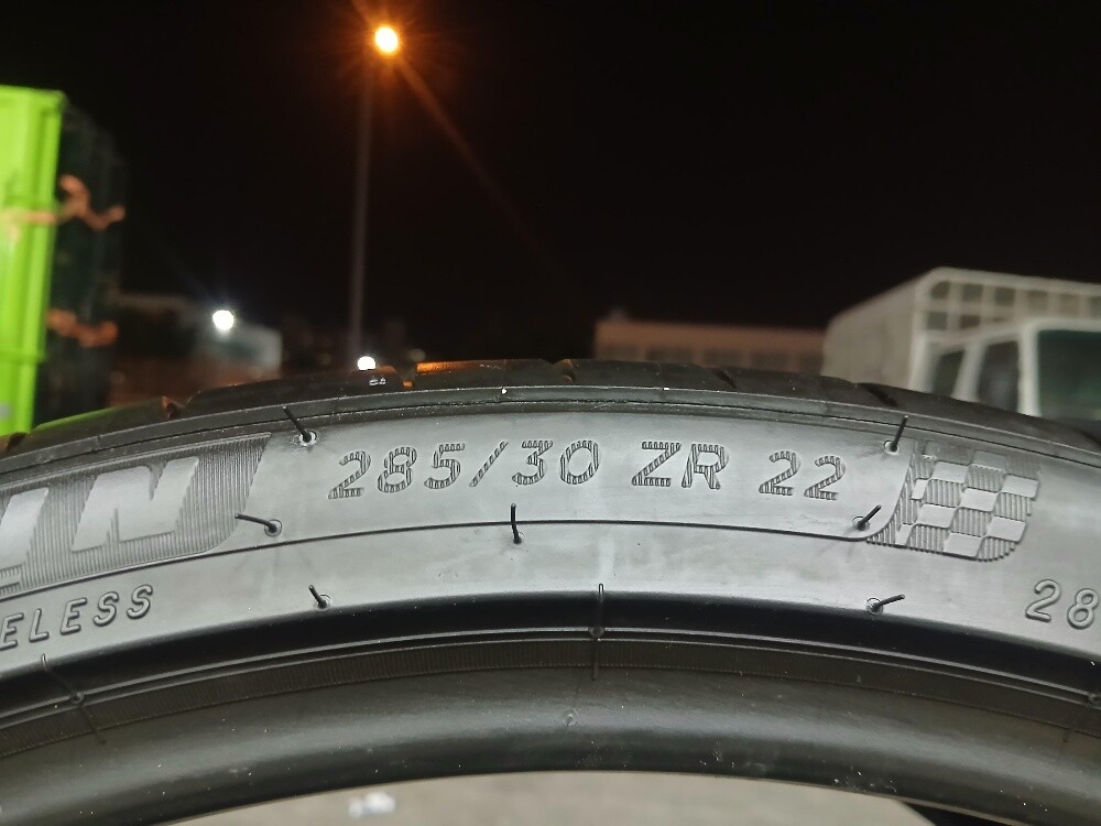 285/30/ZR22.Michelin Brand - 4